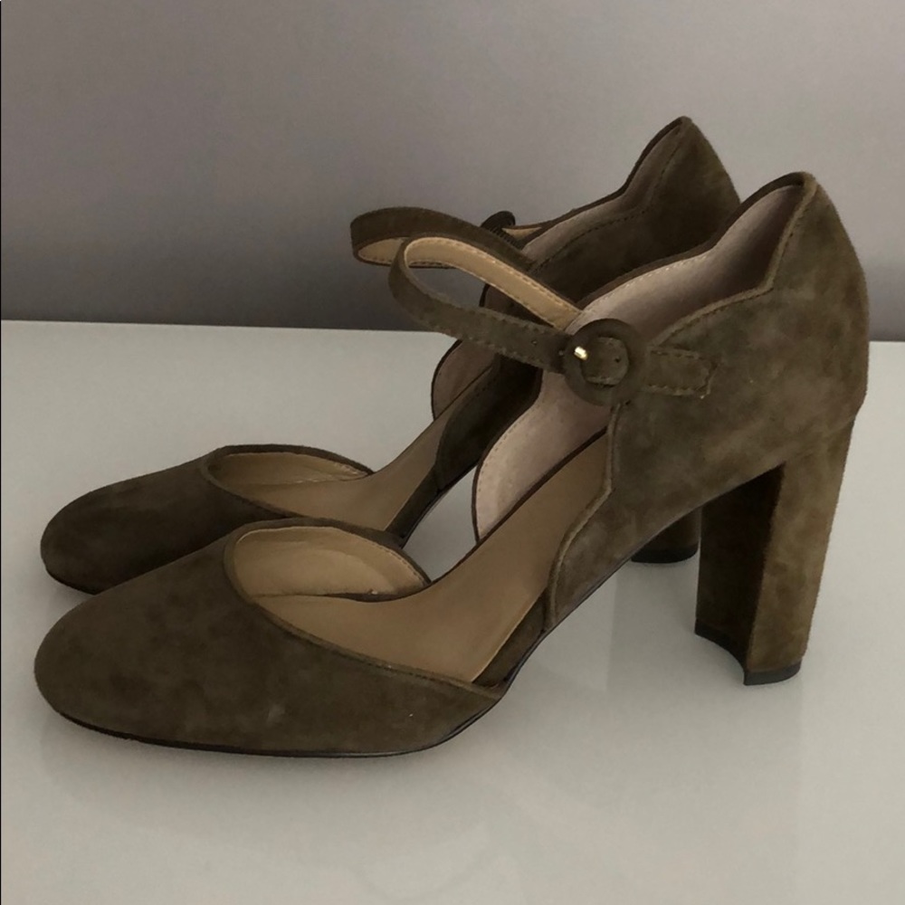Ann Taylor suede pumps